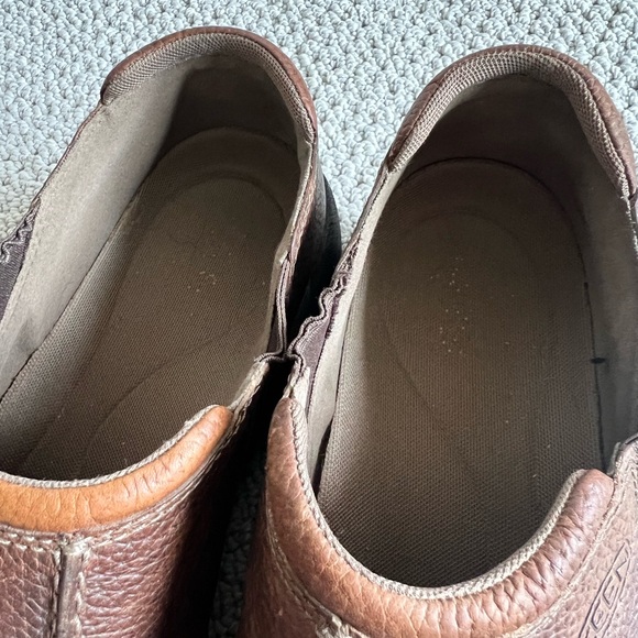 KEEN mens size 15 slip on leather shoes - Picture 2 of 8